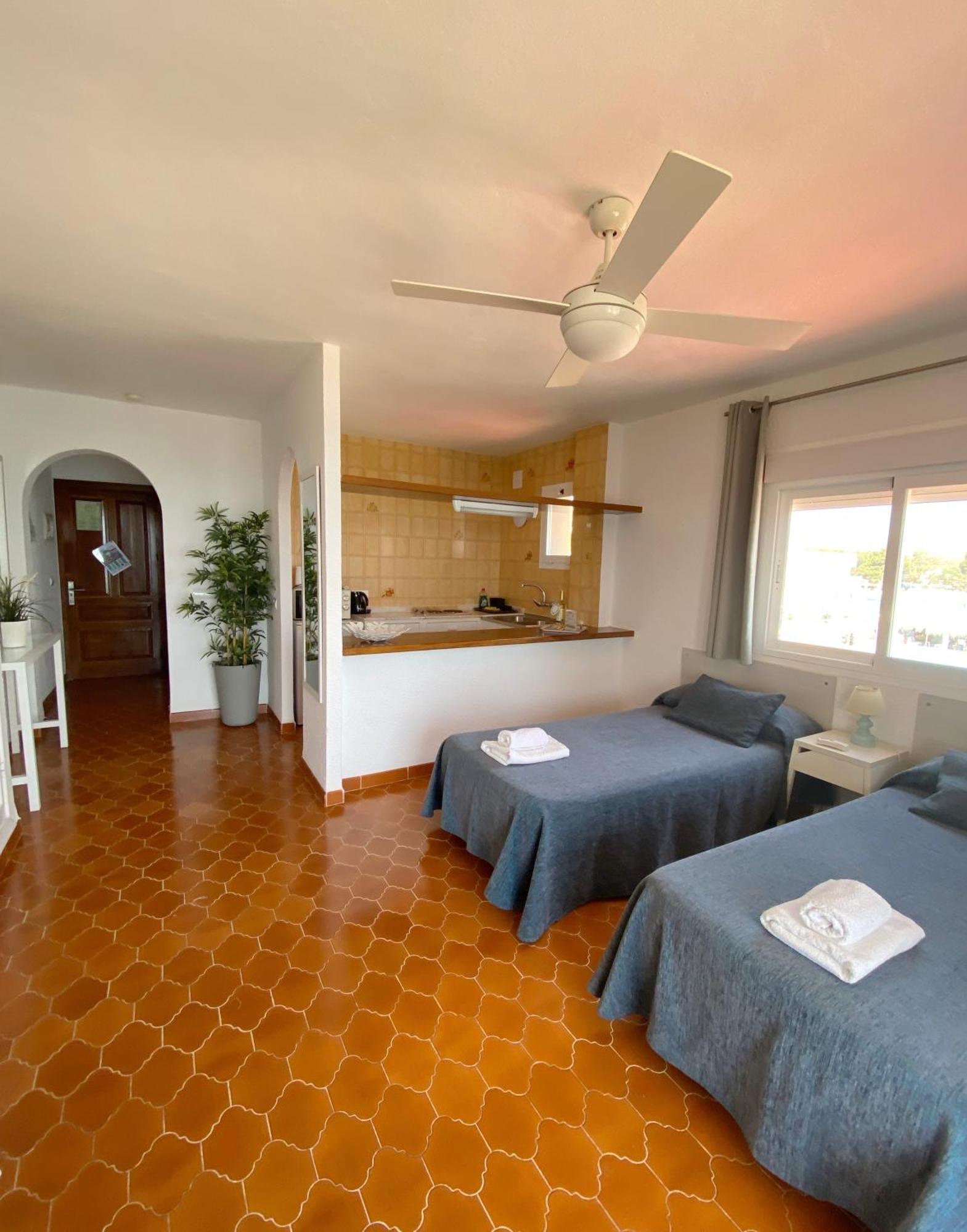 Zodiac Apartments Es Cana Esterno foto
